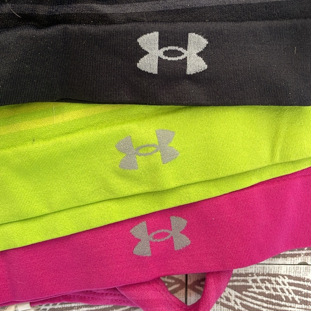 Under Armour pack of three heatgear tanks size medium - Picture 2 of 3
